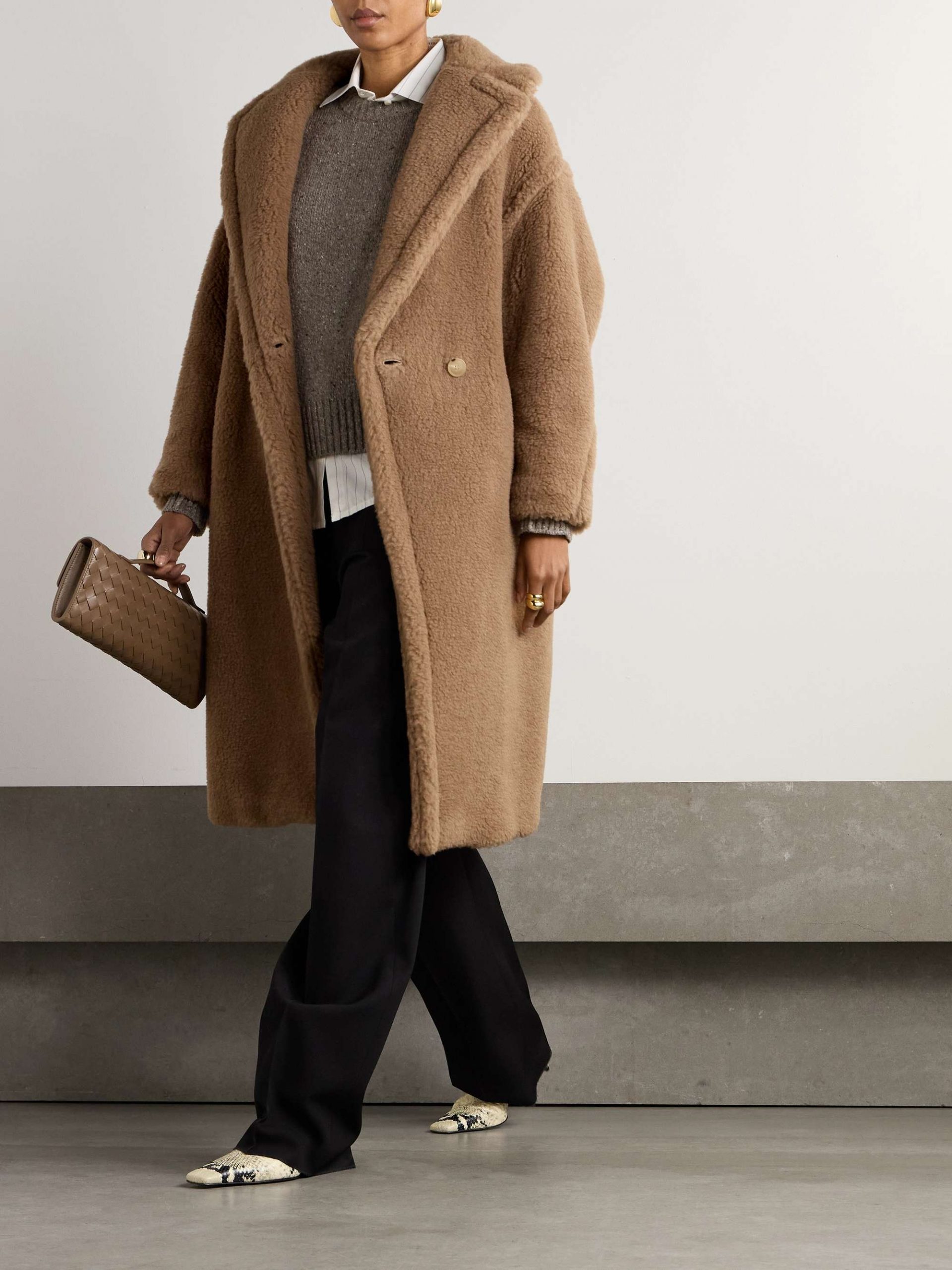 Camel Teddy Coat Styled With a Crewneck Sweater Camel Teddy Coat Styled With a Crewneck Sweater β Teddy Coat Outfits