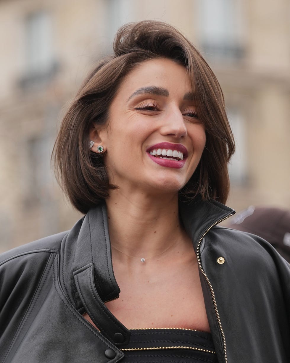 Smooth Blowout Bob With Subtle Highlights Smooth Blowout Bob With Subtle Highlights β Winter Haircuts for Square Faces