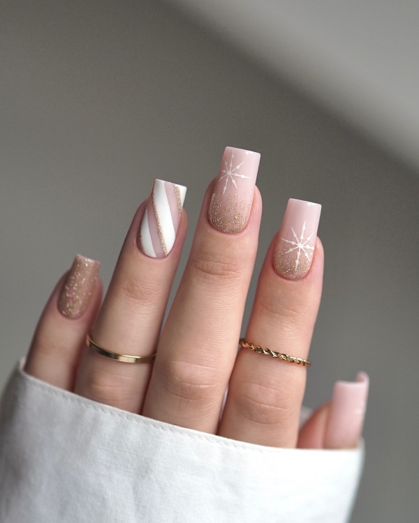 Pale Pink Snowflake Glitter Gradient Nails Pale Pink Snowflake Glitter Gradient Nails β Medium Christmas Nails 2026