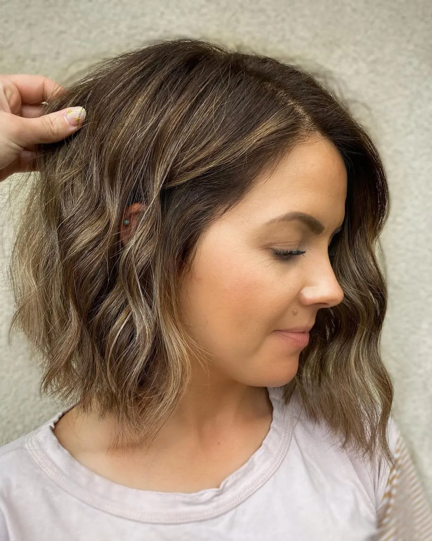 Wavy Bob with Natural Highlights — Winter Haircuts for Wavy Hair