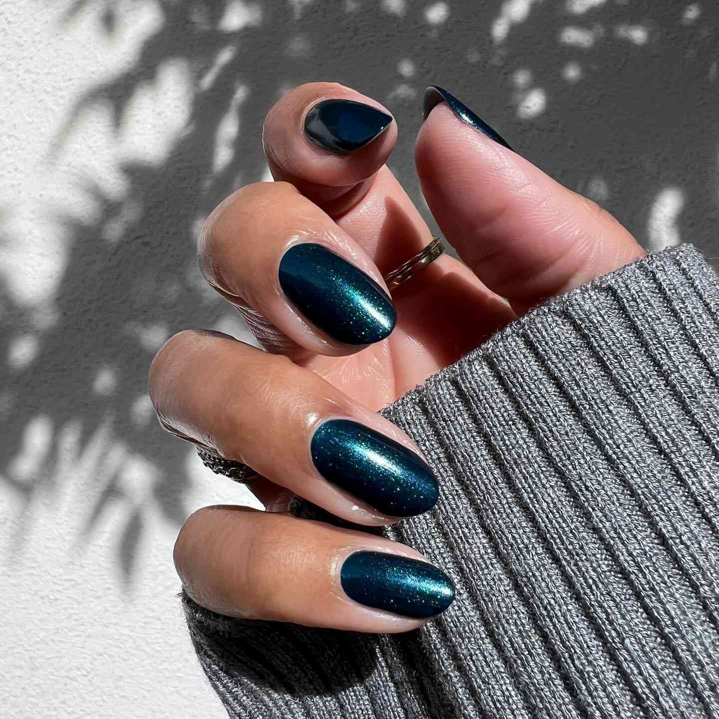 Deep Teal Shimmer Metallic Ovals — Fall to Winter Nails