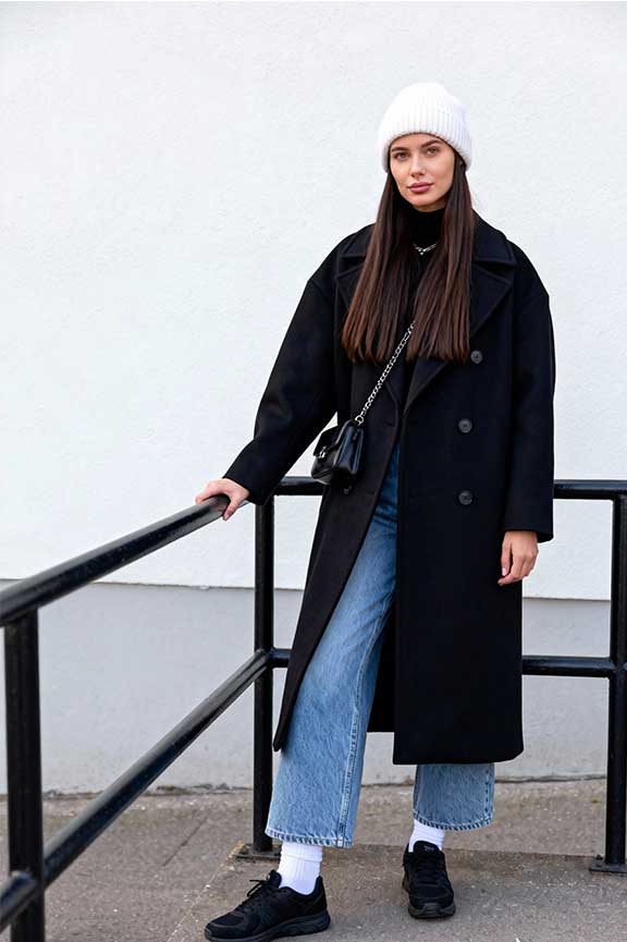 Oversized Black Wool Coat with Beanie and Sneakers Oversized Black Wool Coat with Beanie and Sneakers β Black Coat Outfits