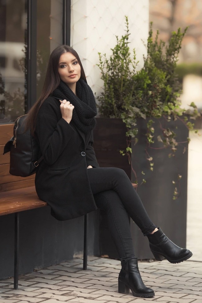 Monochromatic Black Coat and Scarf for Chic Winter Style — Boho Winter Outfits