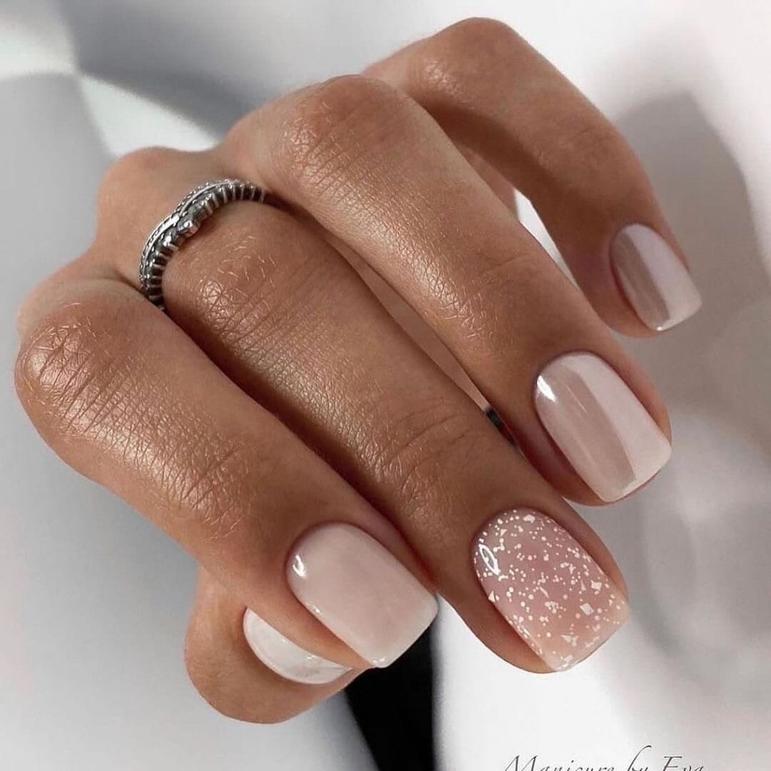Soft Neutrals with Glitter Accent Soft Neutrals with Glitter Accent β Classy Short Winter Nails