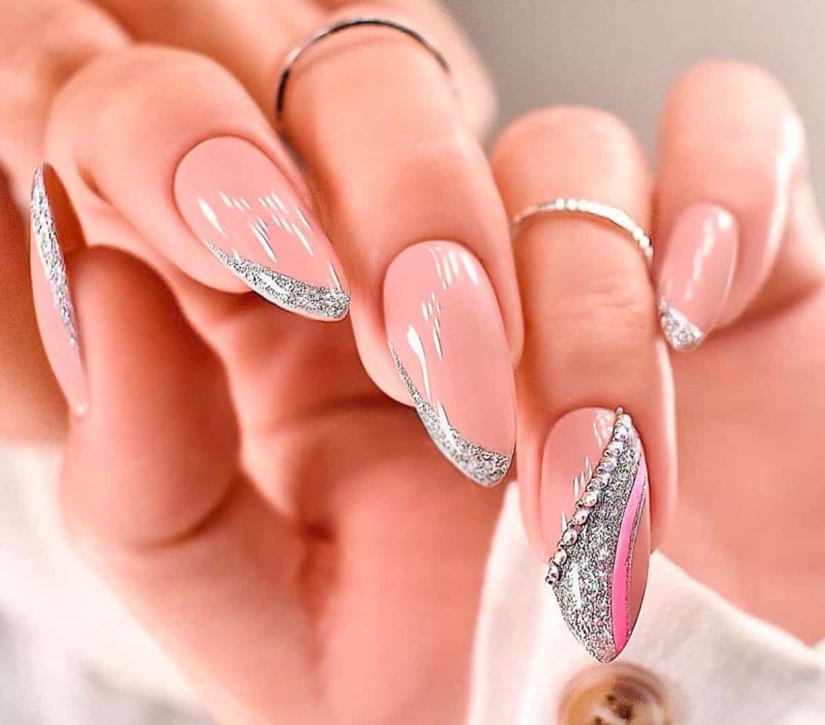 Neat Application Of Glitter And Lines Visual Idea Neat Application Of Glitter And Lines Visual Idea β New Years Nails 2027