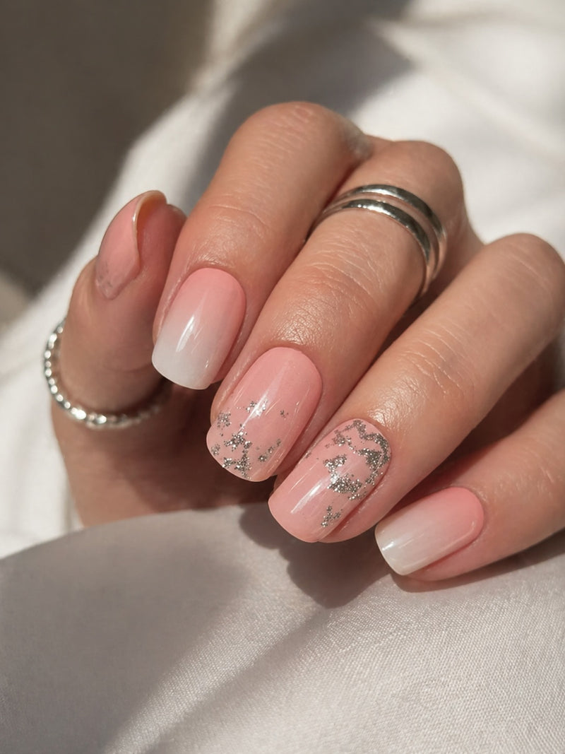 Ombre with Silver Foil Accents Ombre with Silver Foil Accents β Short Winter Round Nails