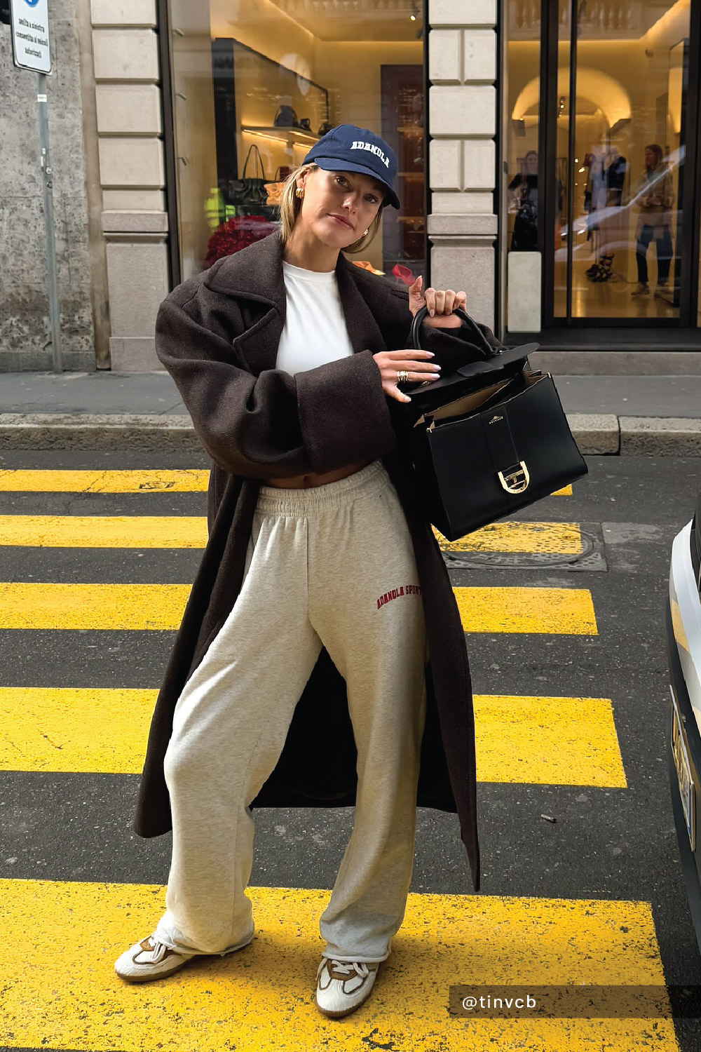Oversized Brown Coat Over Light Grey Sweatpants Oversized Brown Coat Over Light Grey Sweatpants β Sweatpants Outfits