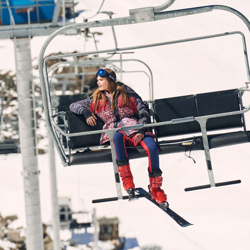Floral Ski Jacket and Red Boots for a Bold Apres Ski Statement Floral Ski Jacket and Red Boots for a Bold Apres Ski Statement β Apres Ski Outfits