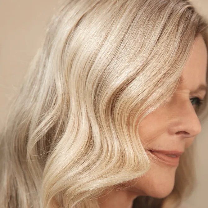 Ash Blonde Lob With Platinum Streaks Ash Blonde Lob With Platinum Streaks β Winter Hair Colors for Gray Hair