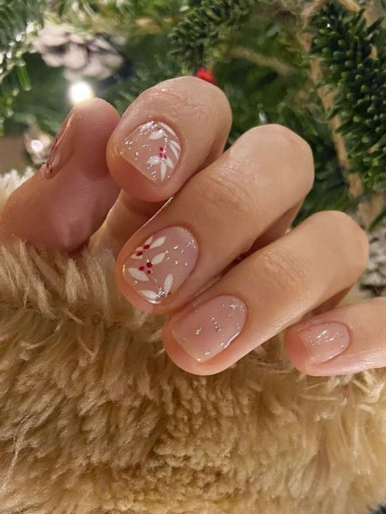 Floral Glitter Christmas Squoval Nails Floral Glitter Christmas Squoval Nails β Simple Short Christmas Nails 2026