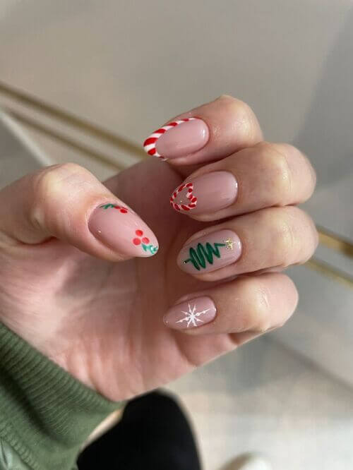 Glossy Visual Idea Glossy Visual Idea β Christmas Nail Art 2026