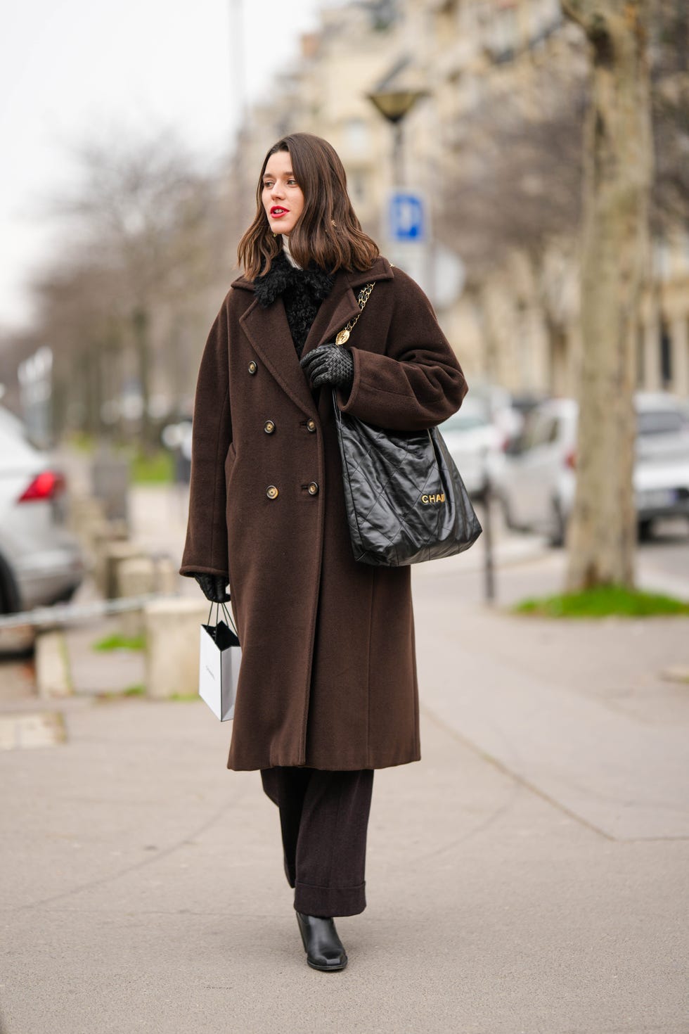 Oversized Brown Wool Coat with Black Turtleneck and Leather Gloves — Old Money Winter Outfits
