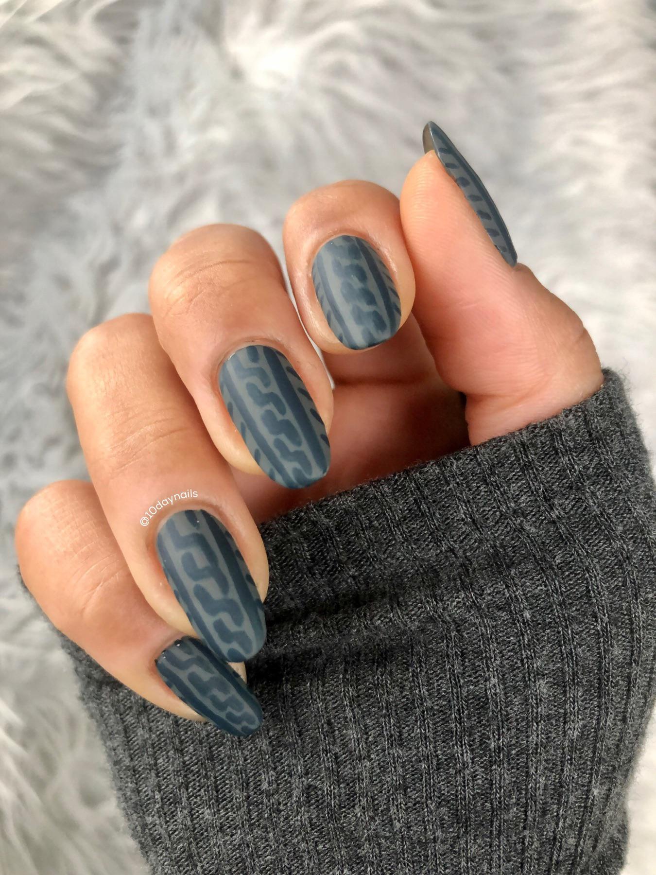Medium Almond Dark Blue Grey Knit — Sweater Nails