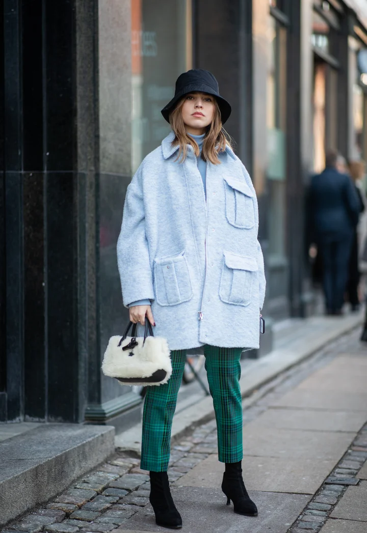 Oversized Textured Coat and Plaid Pants for Street Style Oversized Textured Coat and Plaid Pants for Street Style β Scandinavian Winter Outfits