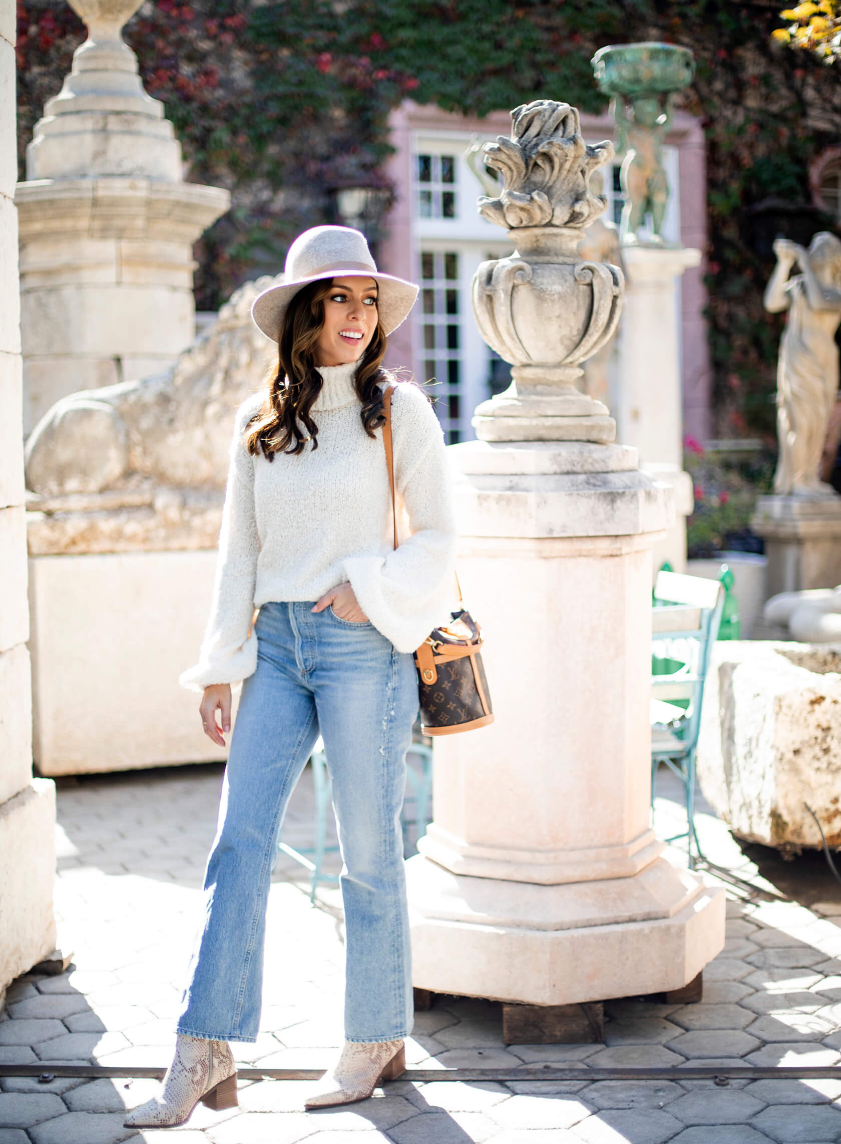 White Fuzzy Turtleneck with Flare Jeans and Fedora White Fuzzy Turtleneck with Flare Jeans and Fedora β Turtleneck Outfits