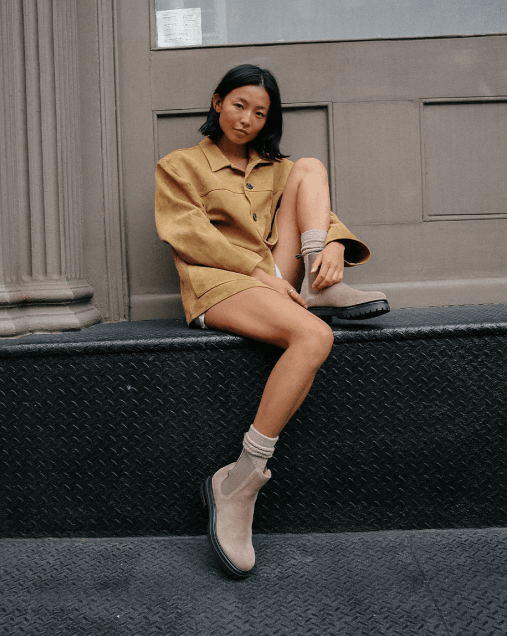 Suede Chelsea Boots with Shorts and Oversized Shirt Jacket Suede Chelsea Boots with Shorts and Oversized Shirt Jacket β Chelsea Boots Outfits