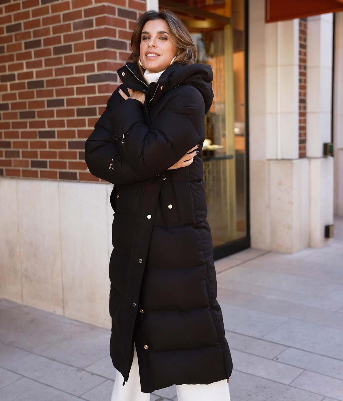 Casual Chic Textured Long Black Puffer Coat With White Turtleneck — Long Puffer Coat Outfits