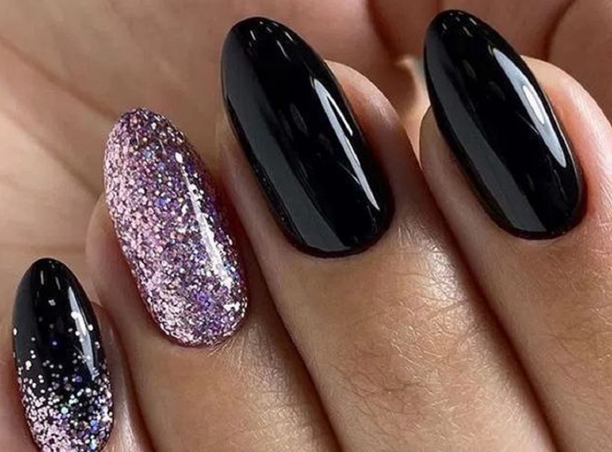 Festive Visual Idea — Winter Ombre Nails