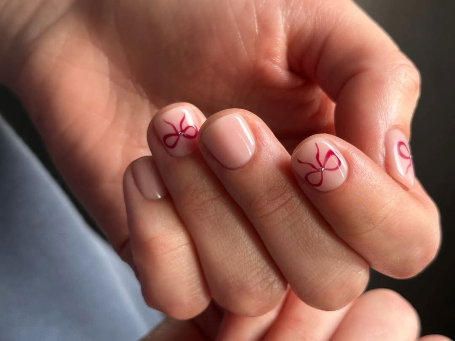 Red Bow Design On Accent Nails Visual Idea — Winter Nail Colors for Short Nails