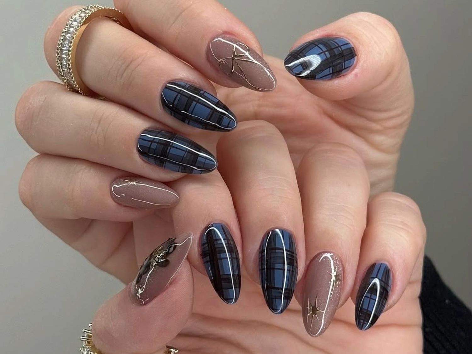 Glossy Visual Idea Glossy Visual Idea β New Years Acrylic Nails 2027