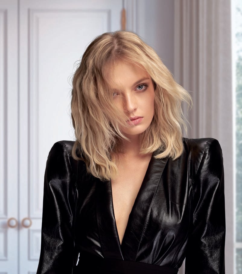 Ash Blonde Shoulder Waves With Curtain Bangs — Winter Shoulder Length Hairstyles