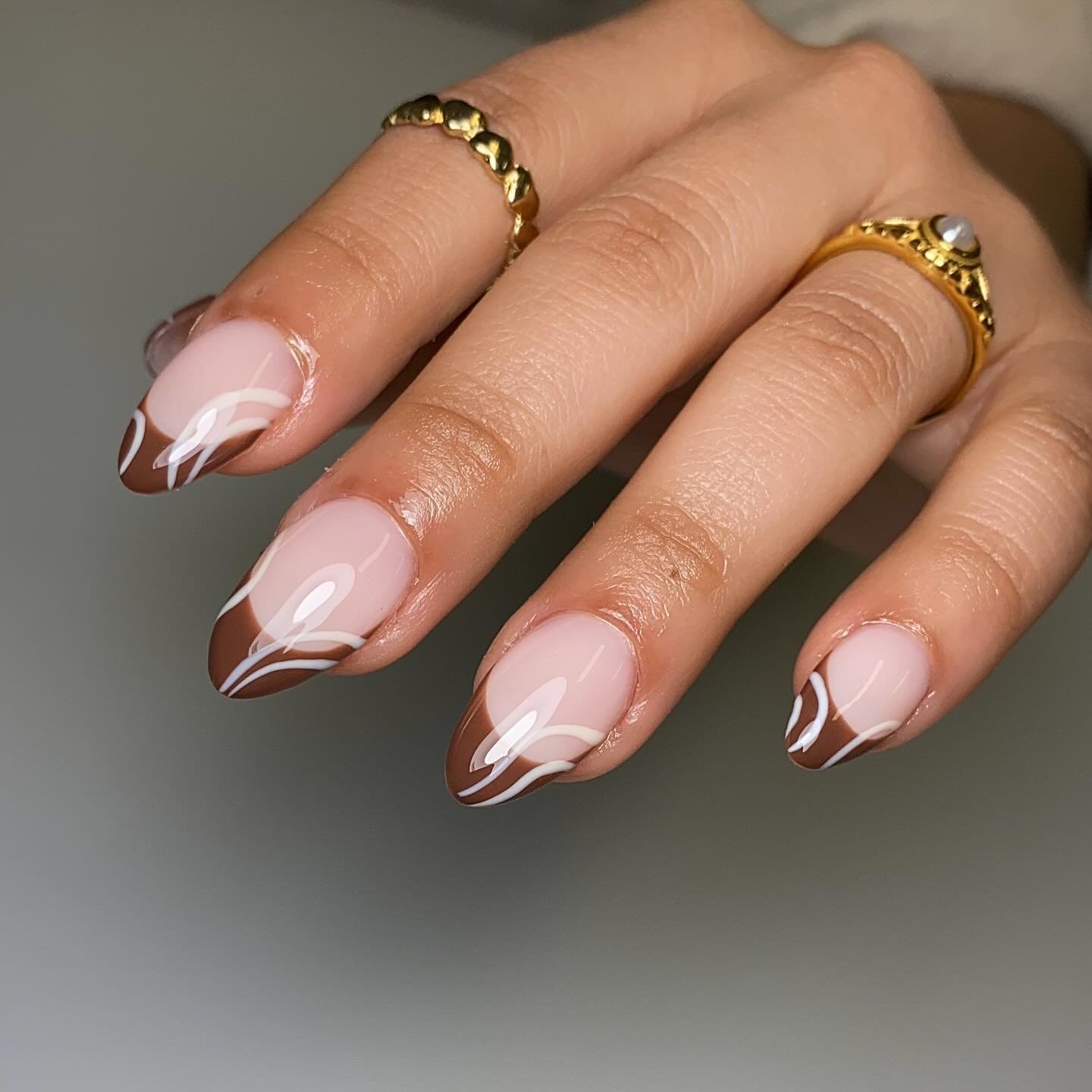 Swirls Of White And Brown Polish Visual Idea Swirls Of White And Brown Polish Visual Idea β Old Money Winter Nails