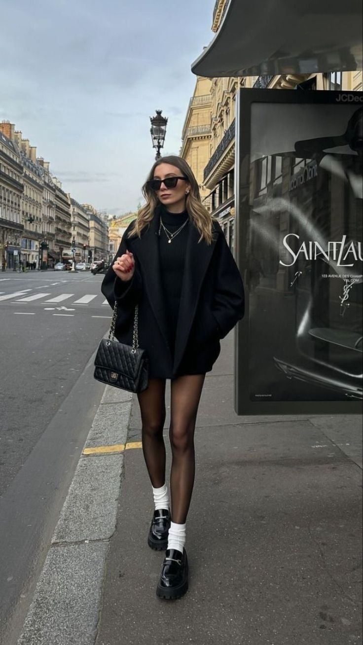 Monochromatic Black Look with Chunky Loafers Monochromatic Black Look with Chunky Loafers β Classy Winter Outfits