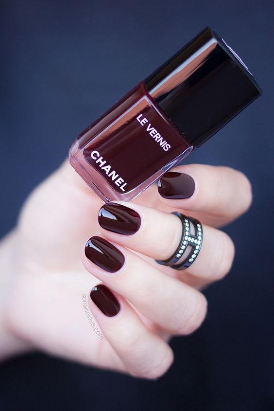 None Deep Glossy Burgundy Oval Nails None Deep Glossy Burgundy Oval Nails β Short Winter Oval Nails