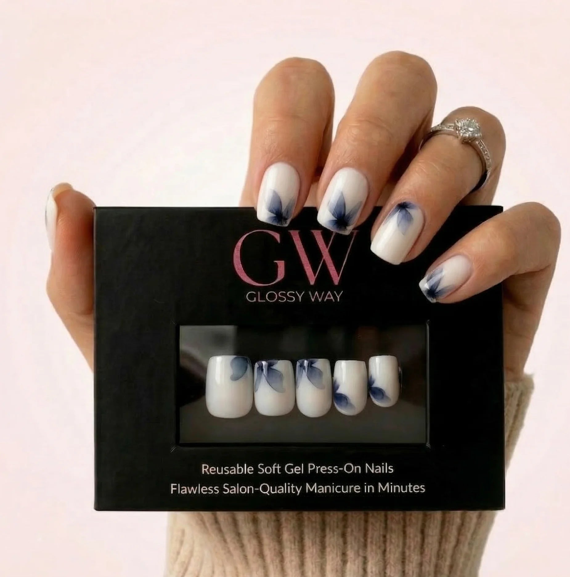 Floral Motif On Accent Nails Visual Idea Floral Motif On Accent Nails Visual Idea β Winter Squoval Nails