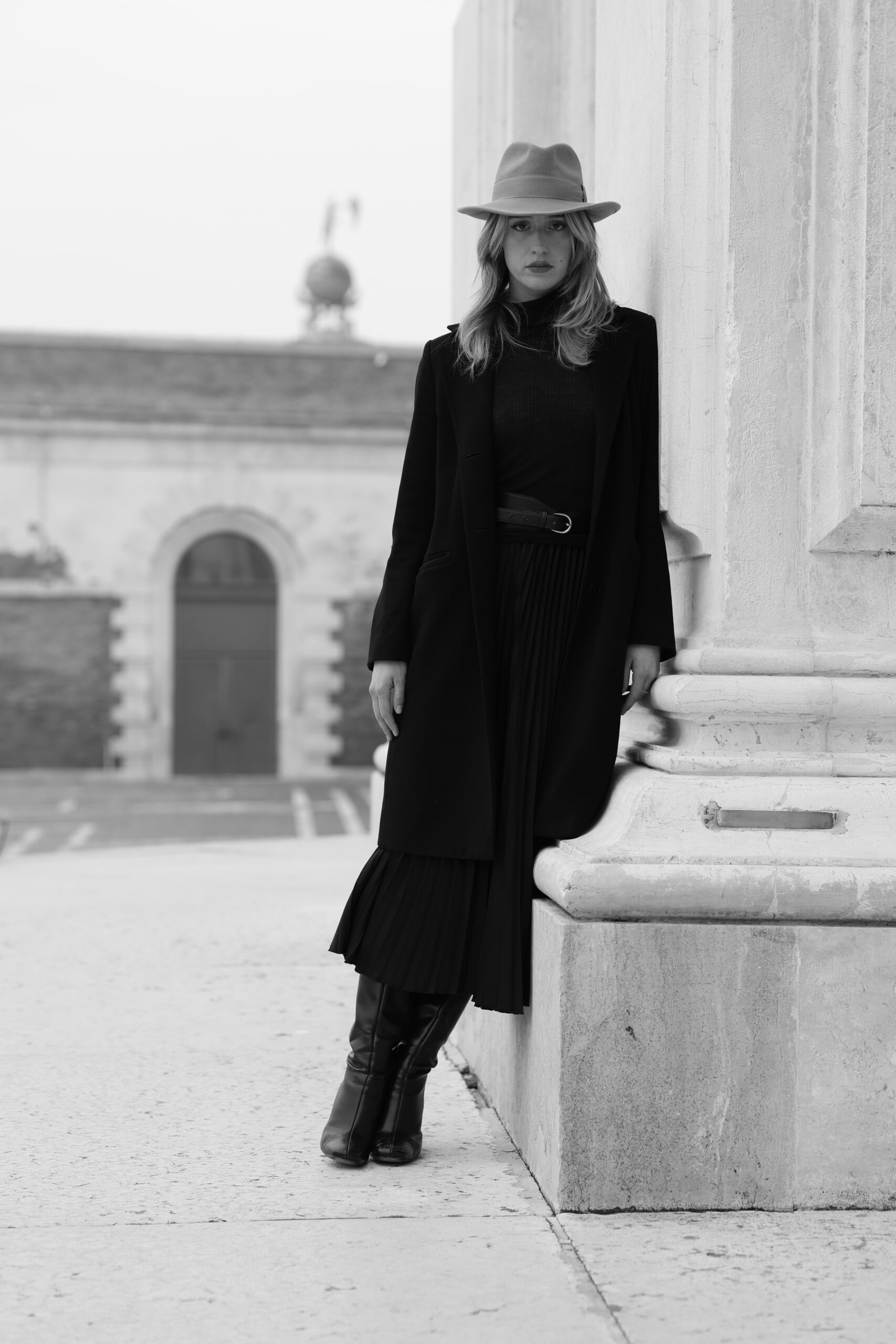 Black Coat, Pleated Skirt, and Fedora Hat for a Chic Winter Ensemble Black Coat, Pleated Skirt, and Fedora Hat for a Chic Winter Ensemble β Winter Photoshoot Outfits
