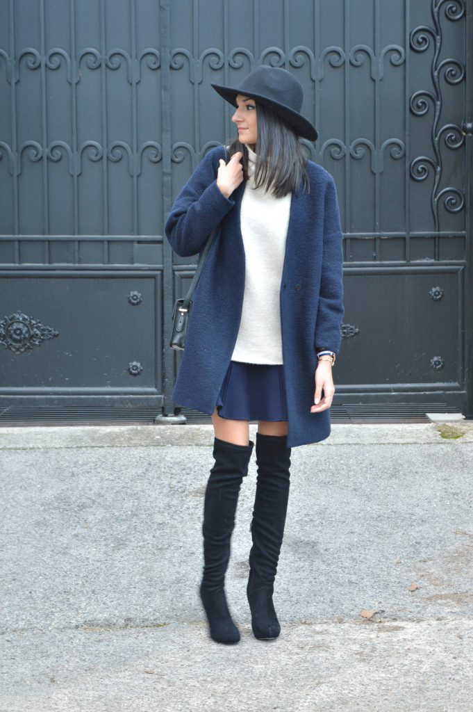 Navy Pleated Mini Skirt with Wool Coat Navy Pleated Mini Skirt with Wool Coat β Winter Skirt Outfits