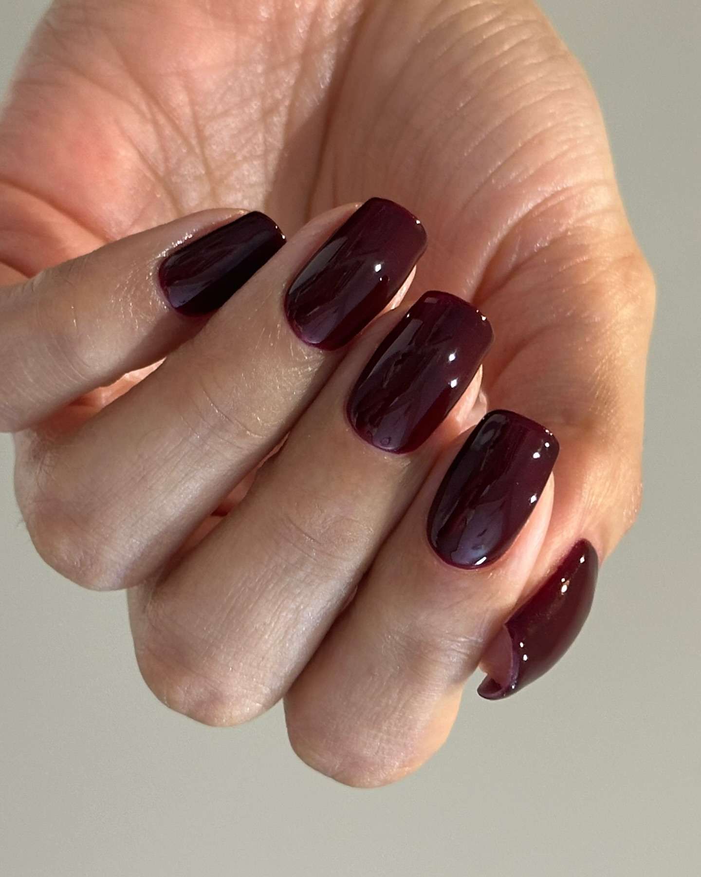 Medium Square Burgundy Glossy Nails Medium Square Burgundy Glossy Nails β Burgundy Nails