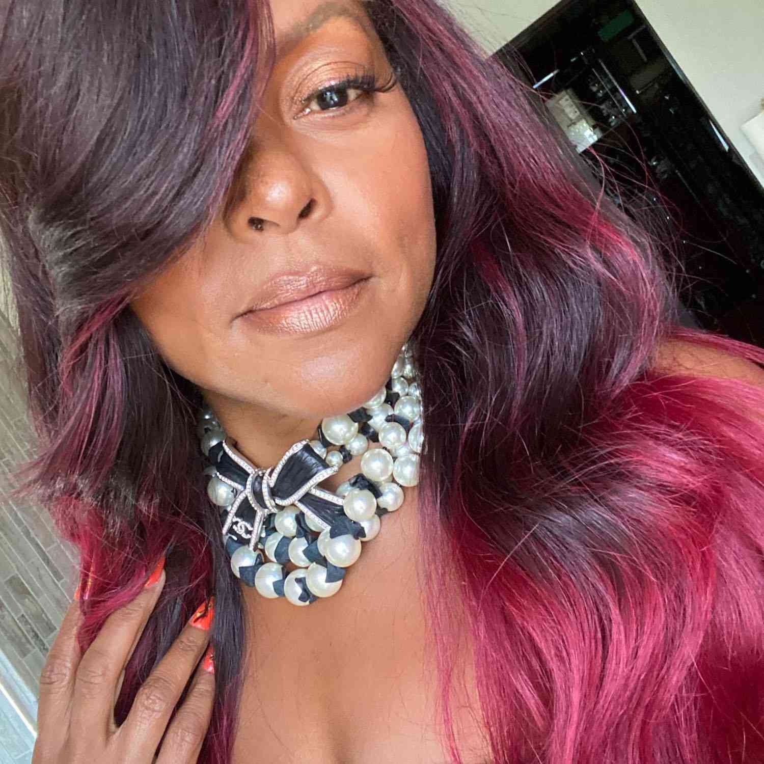 Dark Base With Burgundy Highlights Dark Base With Burgundy Highlights β Winter Hair Colors for Black Women