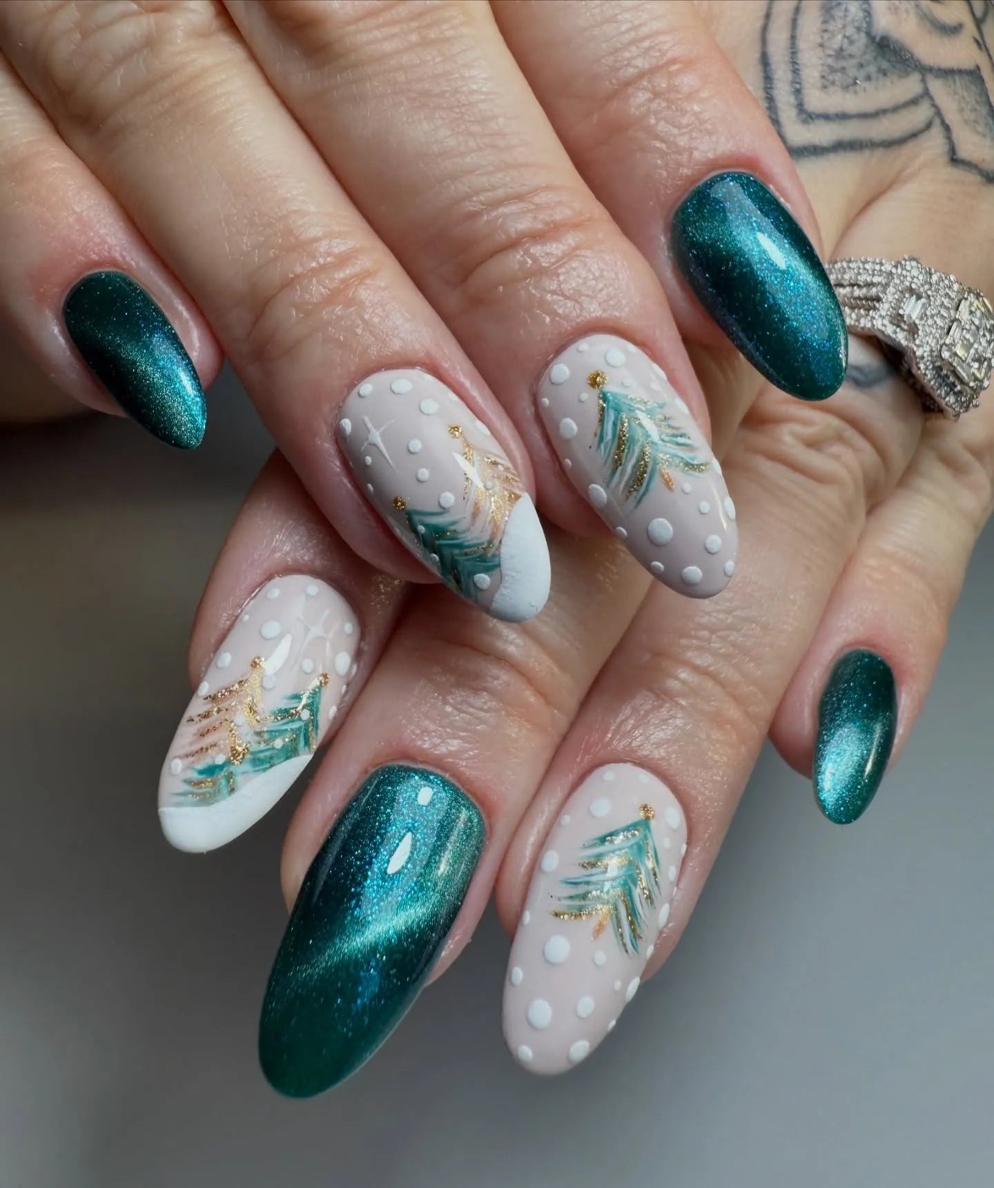 Long Stiletto Emerald Green Cat-Eye — Winter Nail Designs
