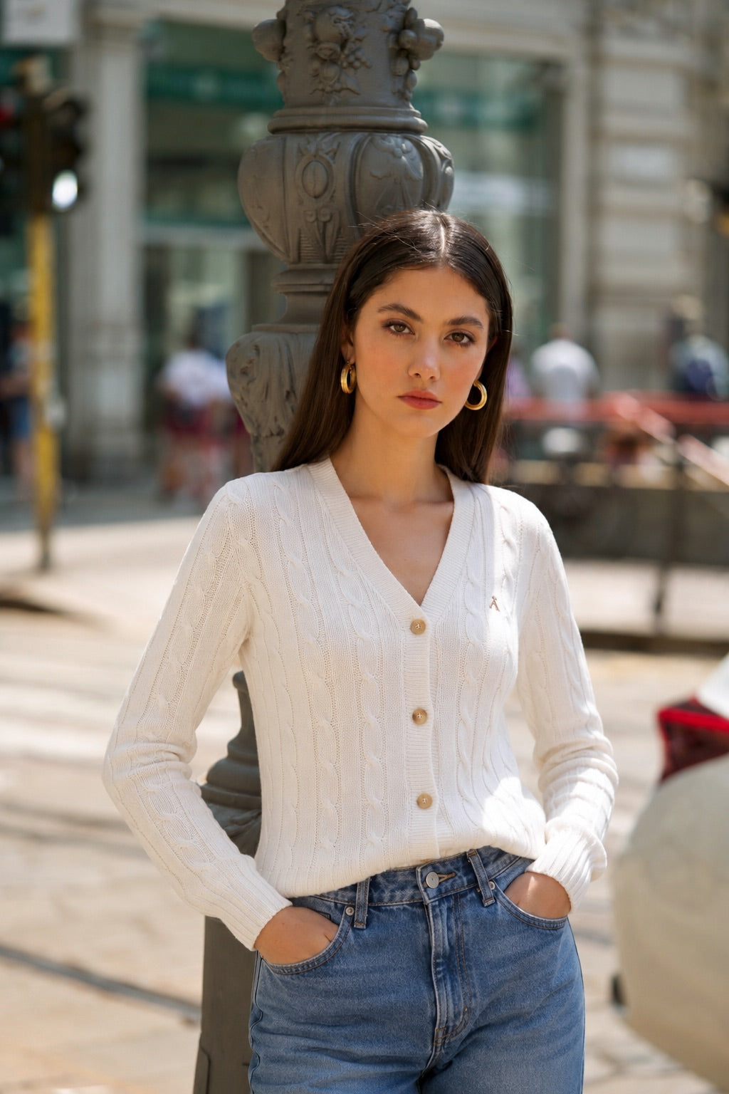 White Cable Knit Cardigan With Blue Jeans White Cable Knit Cardigan With Blue Jeans β Sweater Outfits