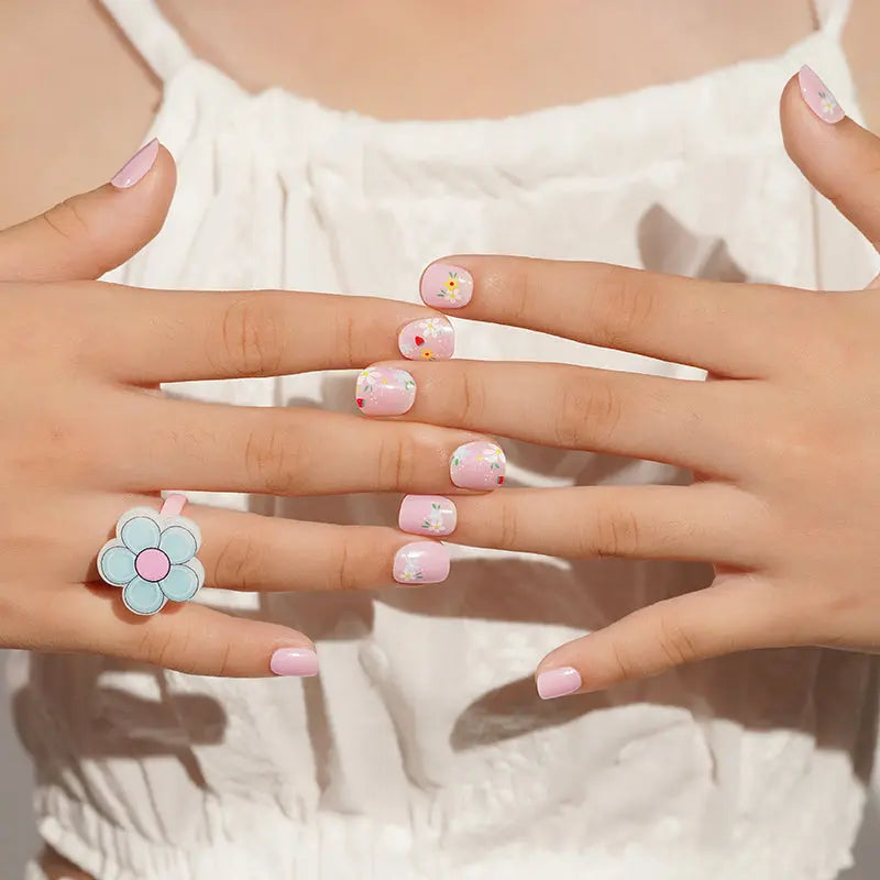 Small Floral Motifs On Accent Nails Visual Idea — Christmas Nails for Kids 2026