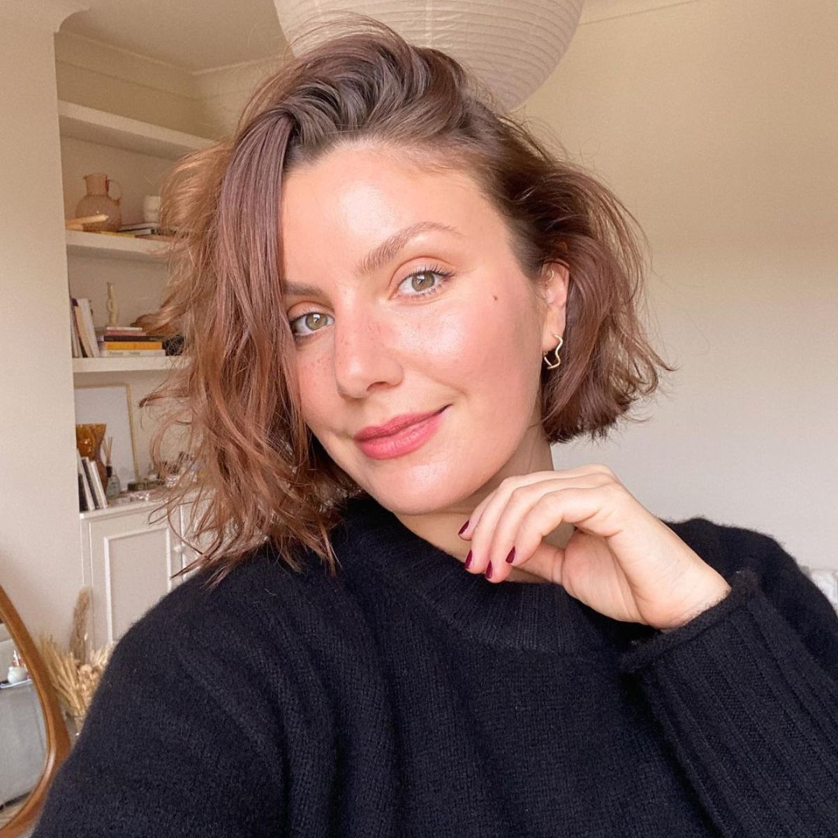 Light Brown With Blonde Highlights Chin Bob with Wavy Blowout — Winter Haircuts for Wavy Hair
