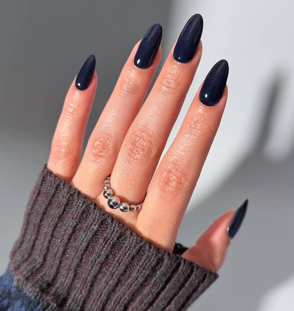 Sophisticated Deep Navy Almonds Sophisticated Deep Navy Almonds β Long Winter Nails