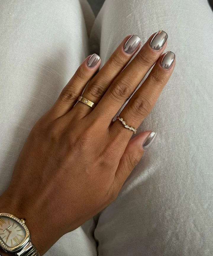Mirror Silver Chrome Almond Nails Mirror Silver Chrome Almond Nails β Winter Chrome Nails
