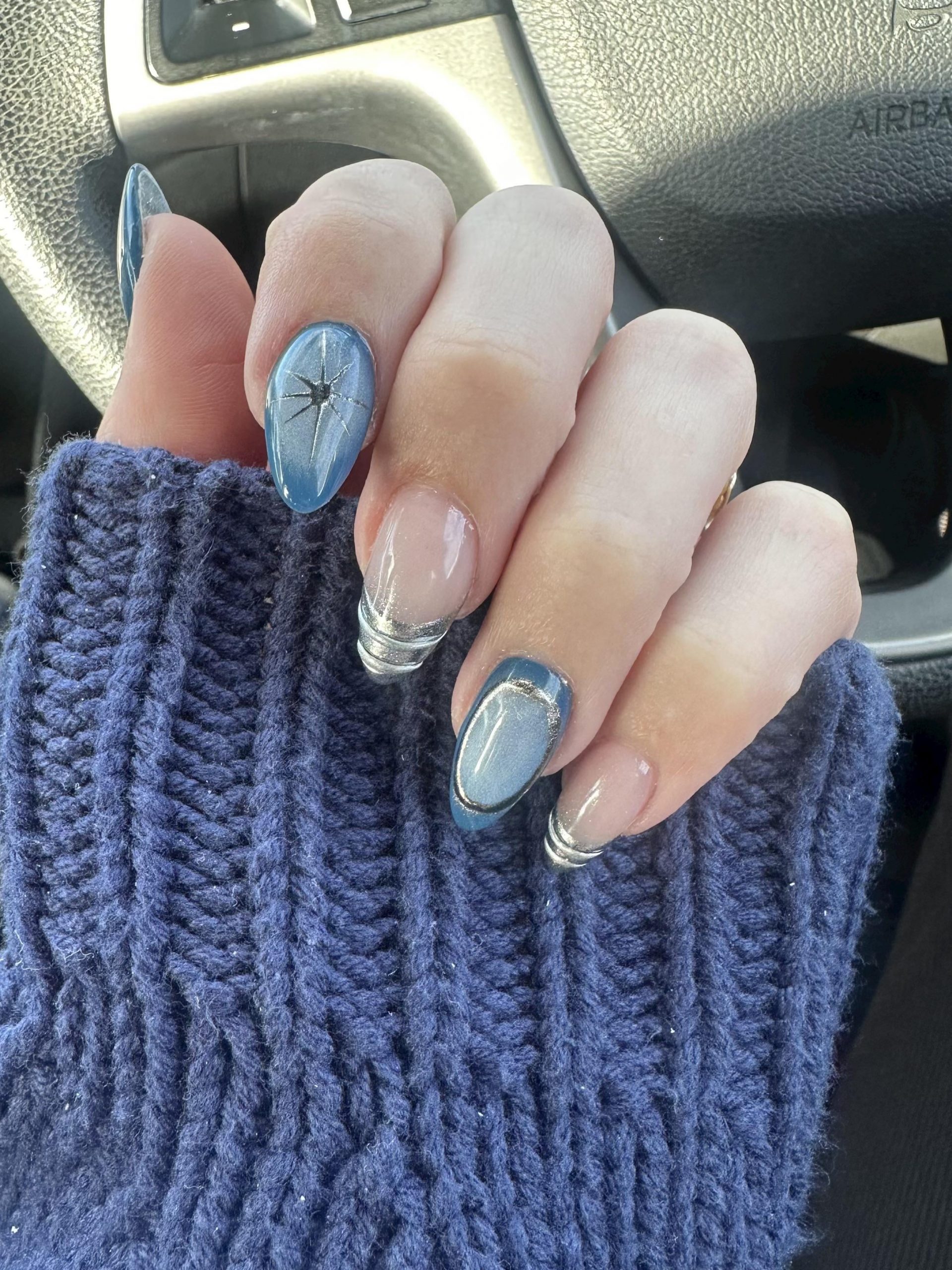 Snowflake Motif On Accent Nails Visual Idea Snowflake Motif On Accent Nails Visual Idea β Winter Dip Powder Nails