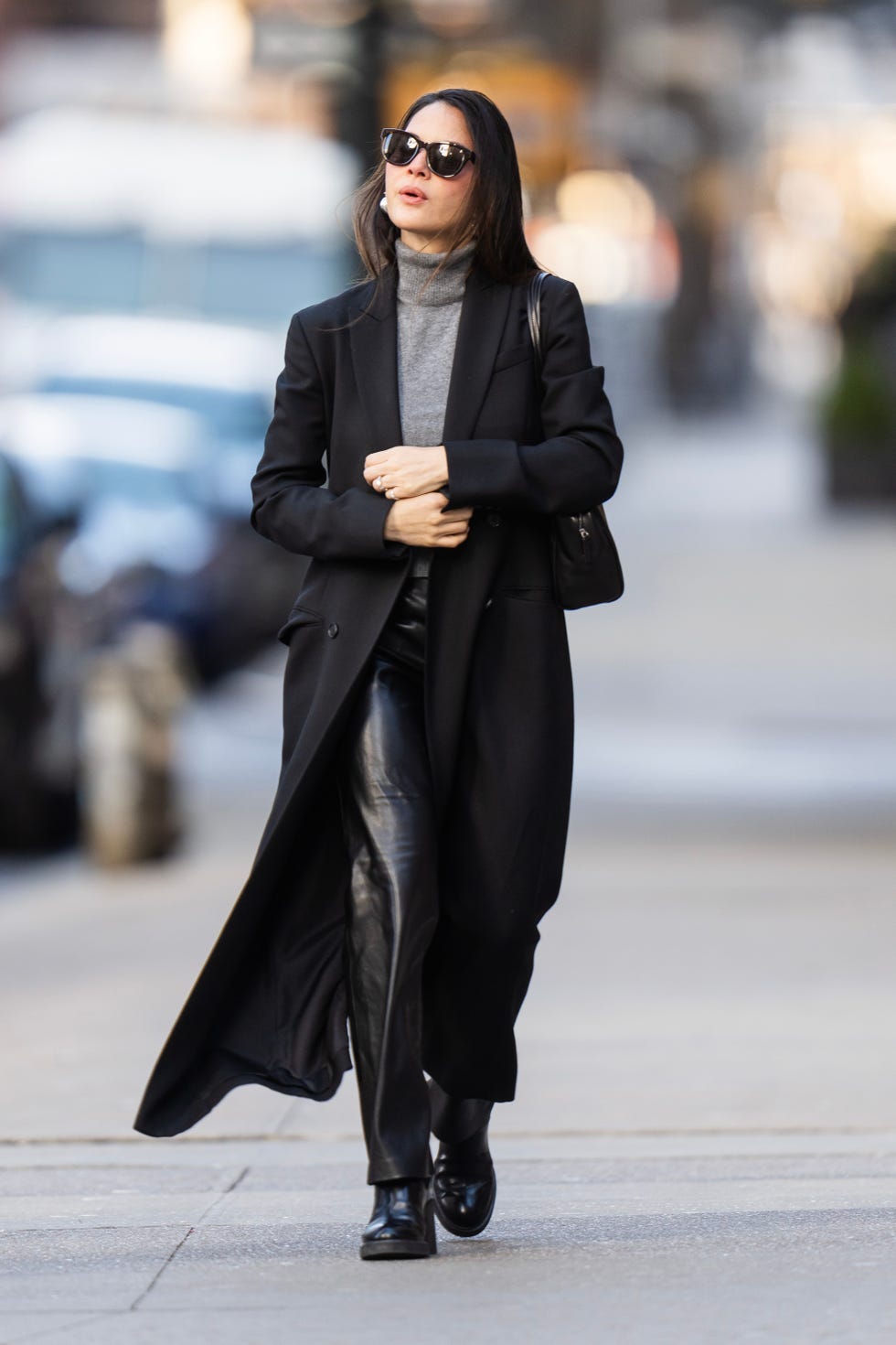 Edgy Elegance: Black Coat with Leather Trousers and Turtleneck Edgy Elegance: Black Coat with Leather Trousers and Turtleneck β Comfy Winter Outfits
