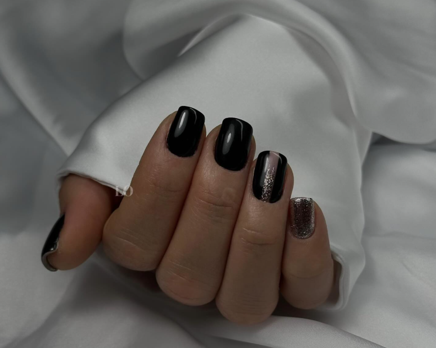 Glossy Black with Glitter Accent Stripe — Winter Black Nails