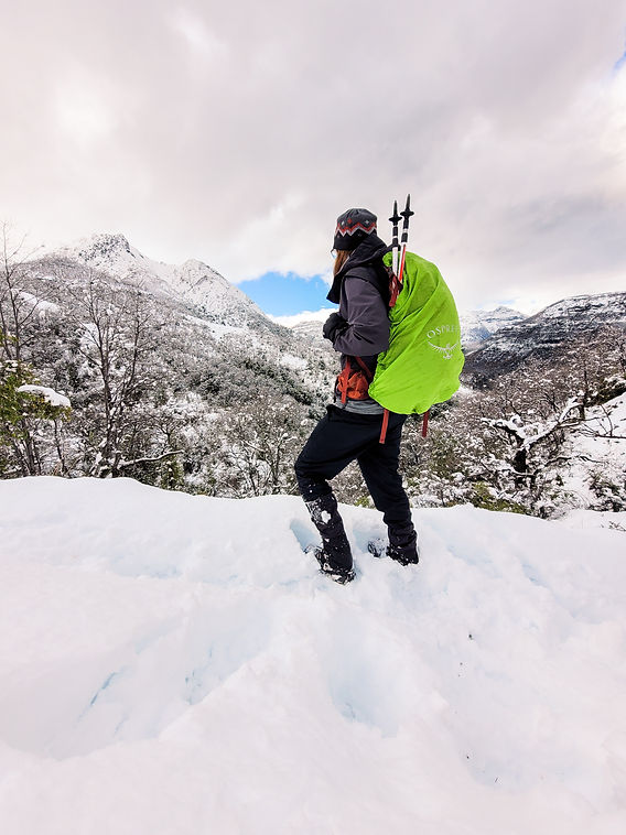 Dark Grey Puffer Jacket with Green Backpack for Trails Dark Grey Puffer Jacket with Green Backpack for Trails β Winter Hiking Outfits