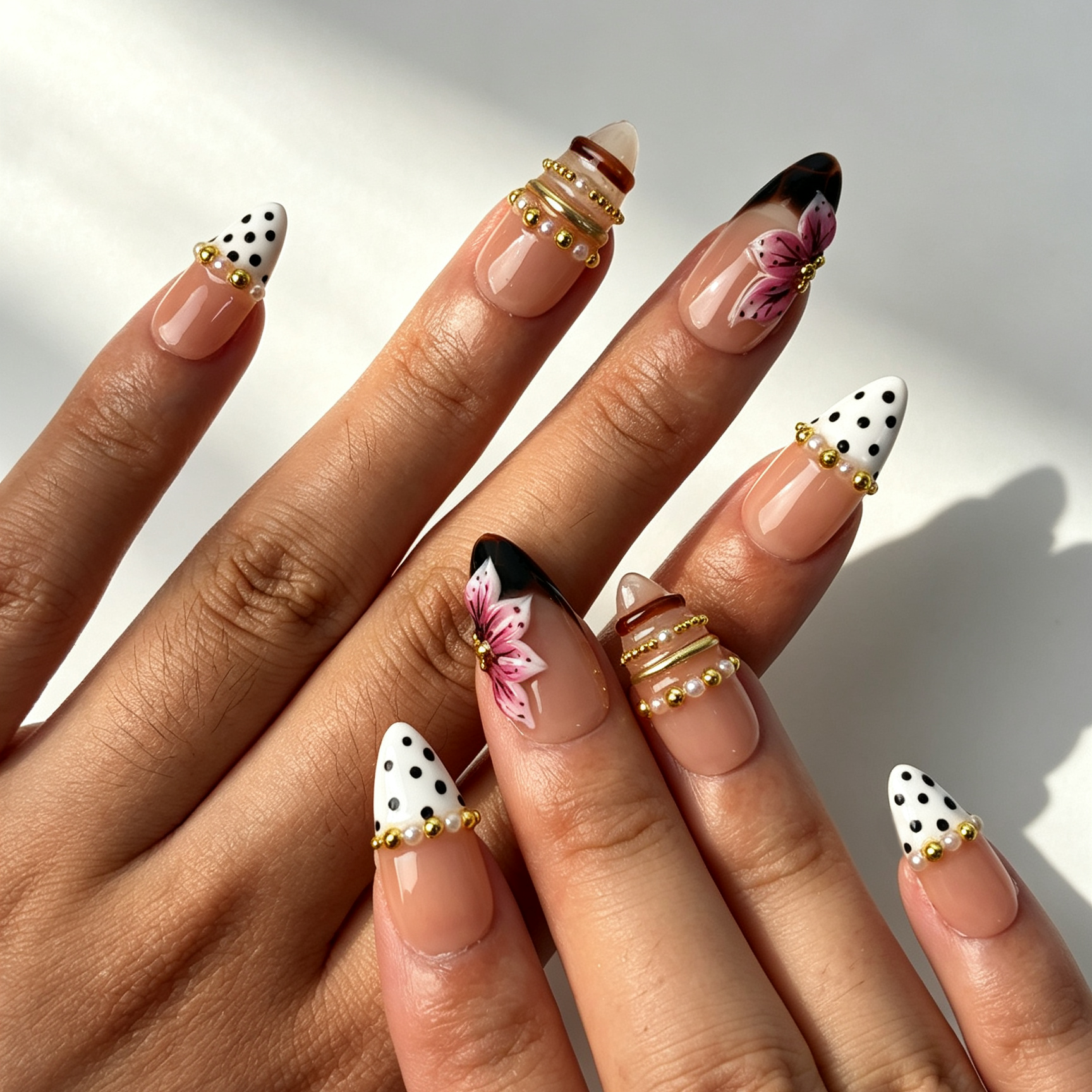 Cat-Eye Effect On Accent Nails Gradient Visual Idea — Mocha Nails