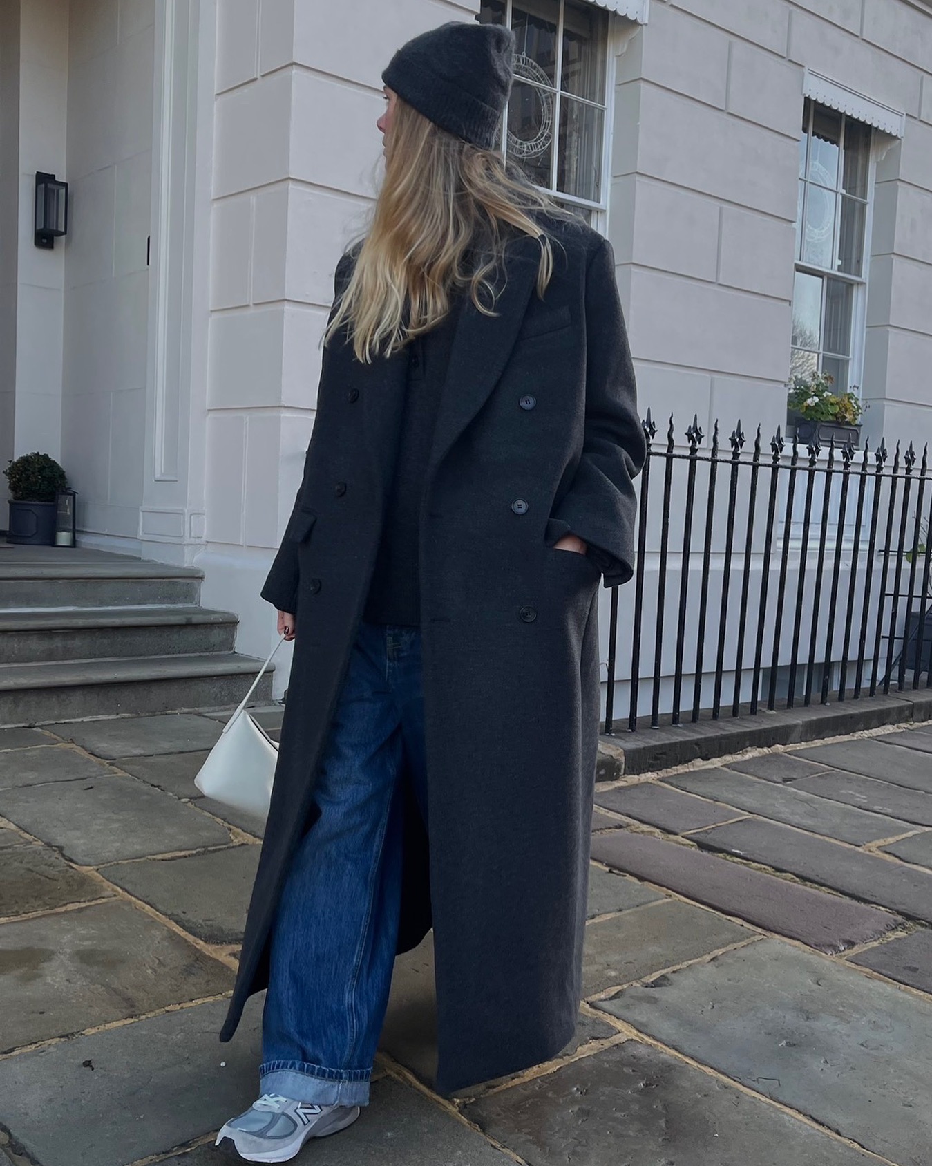 Oversized Charcoal Peacoat with Casual Denim and Beanie Oversized Charcoal Peacoat with Casual Denim and Beanie β Peacoat Outfits