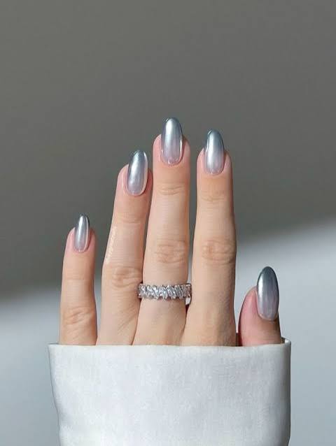 Silver Blue Undertone Chrome Nails Silver Blue Undertone Chrome Nails β Winter Chrome Nails
