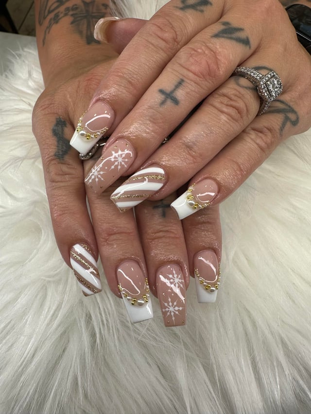 Glossy Visual Idea Glossy Visual Idea β Christmas Square Nails 2026