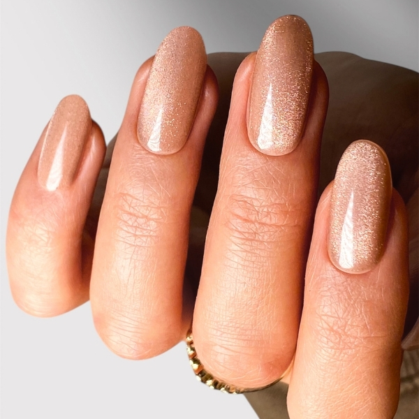 Medium Oval Peach Cat-Eye Shimmer — Simple New Years Nails 2027