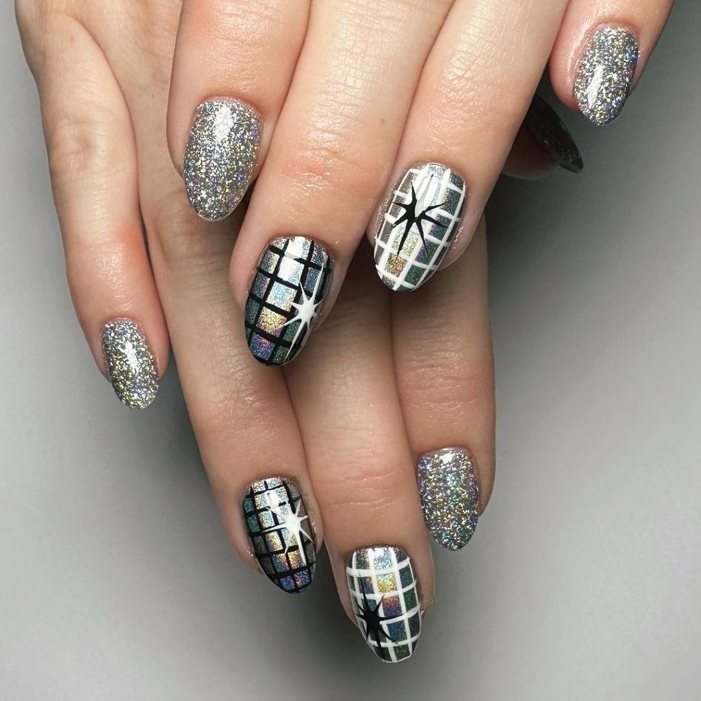 Clean Lines Even Application Visual Idea Clean Lines Even Application Visual Idea β Sparkly New Years Nails 2027