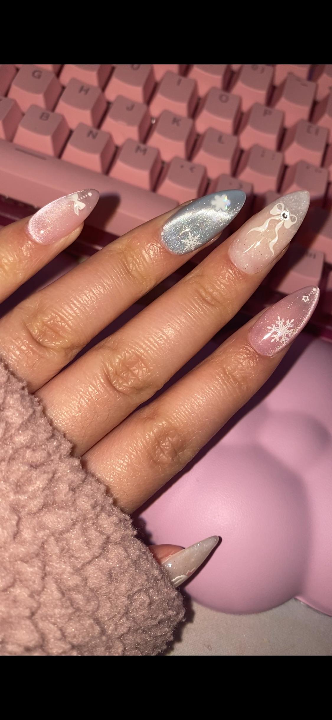 Shimmer Glitter Cat-Eye Effect On Some Visual Idea — Baddie Winter Nails